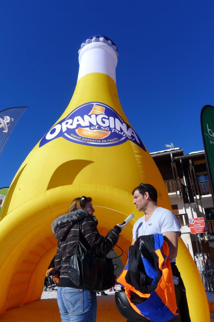stand gonflable publicitaire bouteille gonflable airsystems airstyle orangina 4 scaled 4