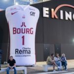 En route pour la victoire avec le maillot gonflable JL Bourg