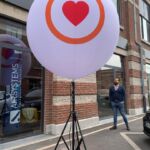 ballon-sur-mat-coeur-rouge