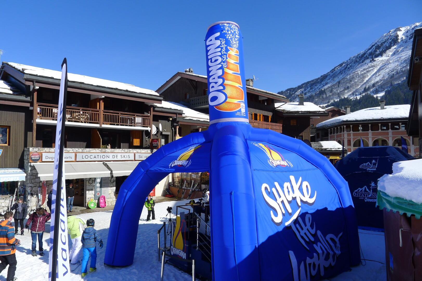 Stand gonflable publicitaire Orangina