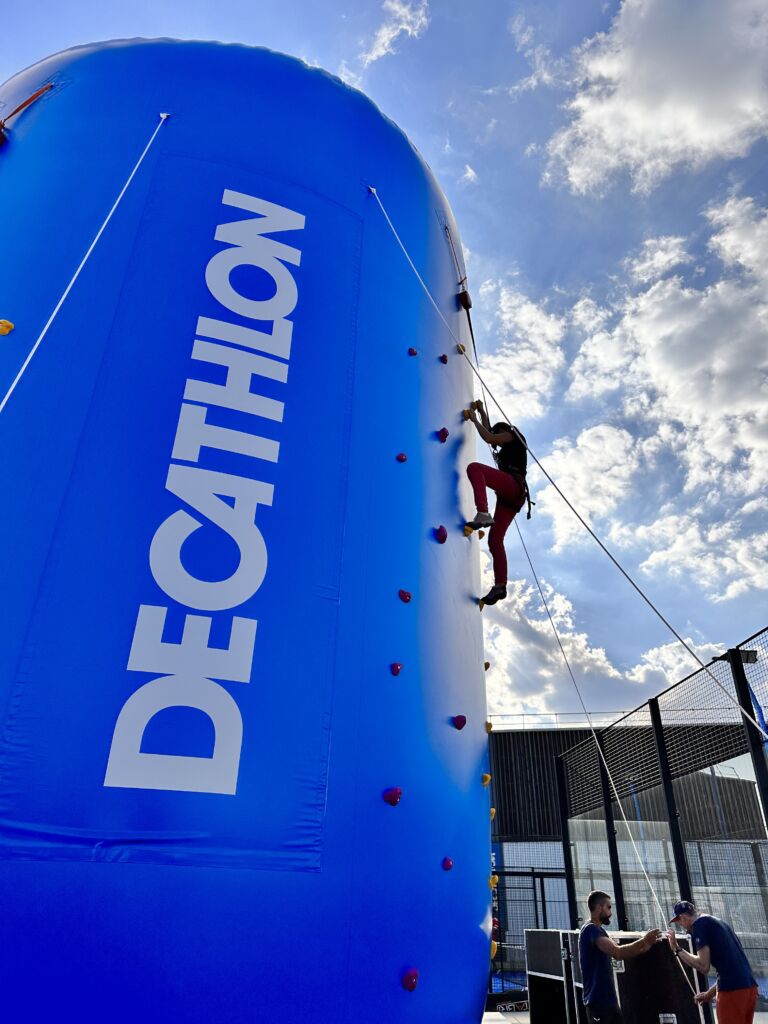 mur escalade gonflable decathlon 2