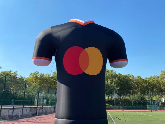 maillot-gonflable-mastercard-2