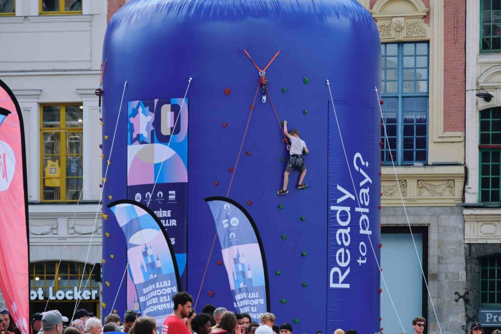 mur d'escalade gonflable decathlon lille