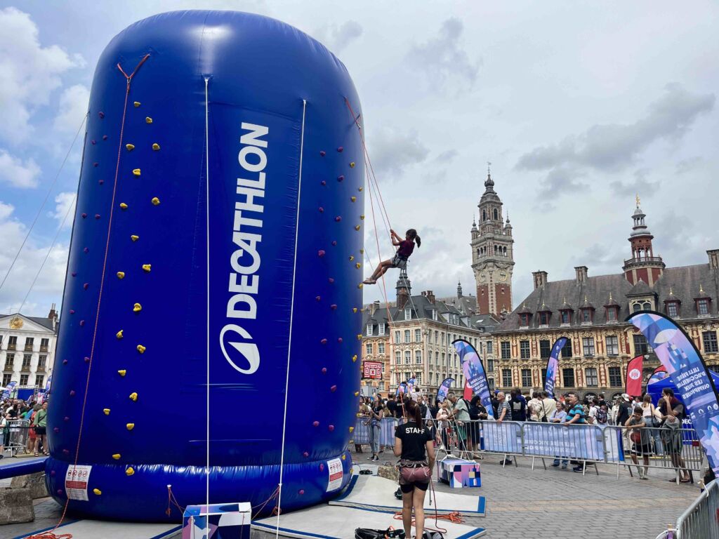 mur d'escalade gonflable decathlon lille