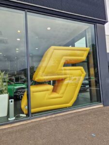 chiffre 5 gonflable Renault