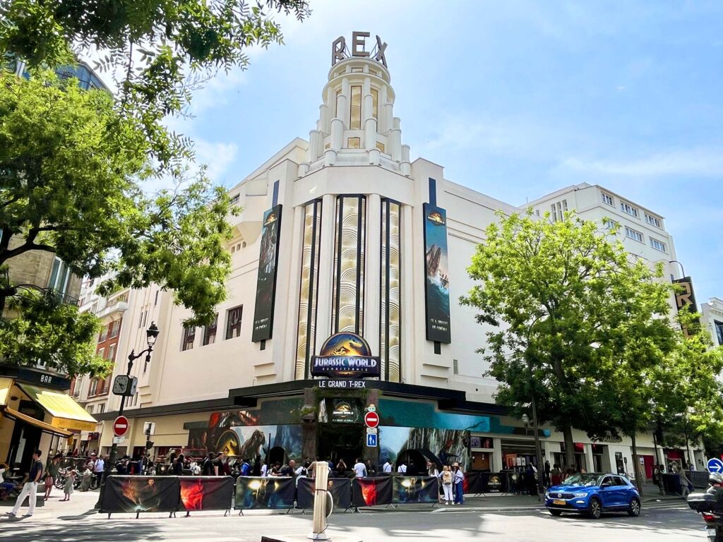 plv gonflable jurassic world grand rex