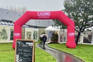 arche gonflable casino partouche courtainville